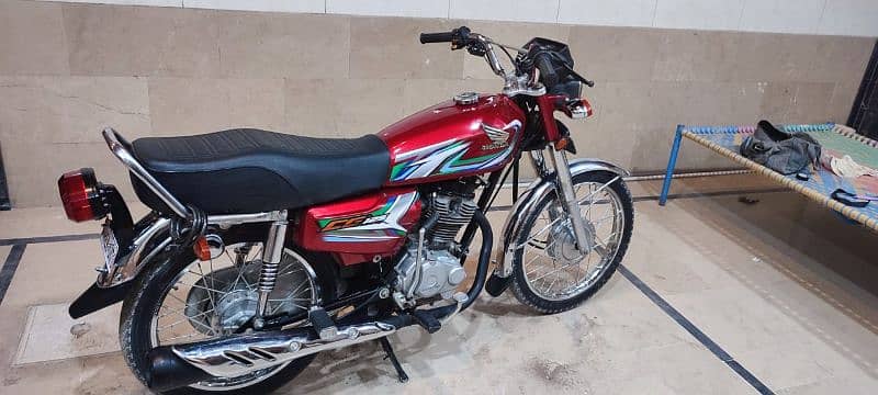 Hyderabad number bike in genuine condition. 0