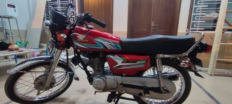 Hyderabad number bike in genuine condition. 2