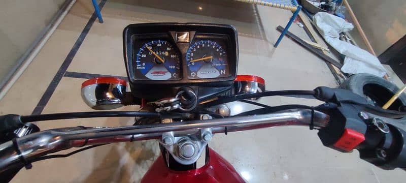 Hyderabad number bike in genuine condition. 3