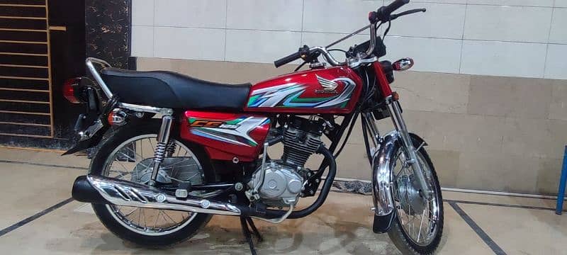 Hyderabad number bike in genuine condition. 4