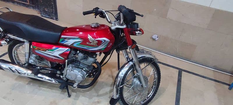 Hyderabad number bike in genuine condition. 5