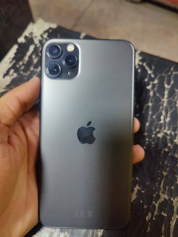 I phone 11 pro max Non PTA 256/GB Factory unlocked with Box 0