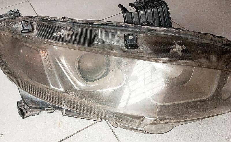 Honda Civic X Original Headlight (right) 3