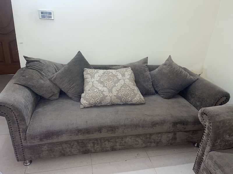 grey sofa!! 0