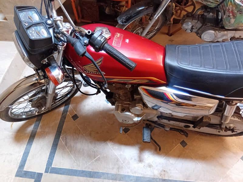 Honda CG 125 Special Edition Red Colour 3