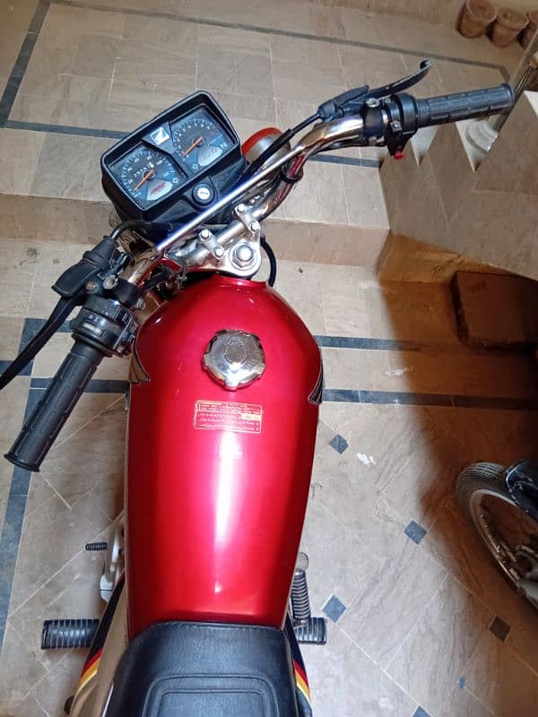 Honda CG 125 Special Edition Red Colour 4