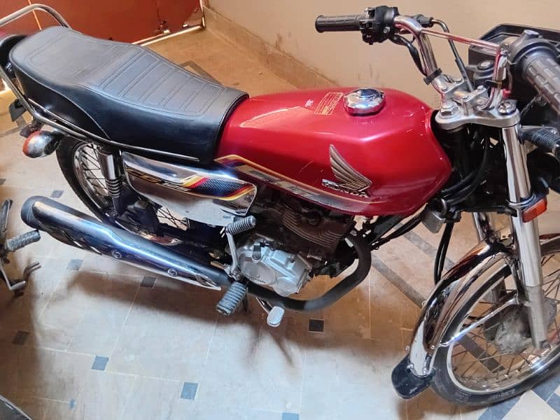 Honda CG 125 Special Edition Red Colour 7