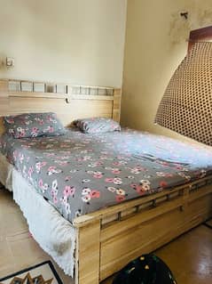 KING SIZE BED WITH MATTRESS