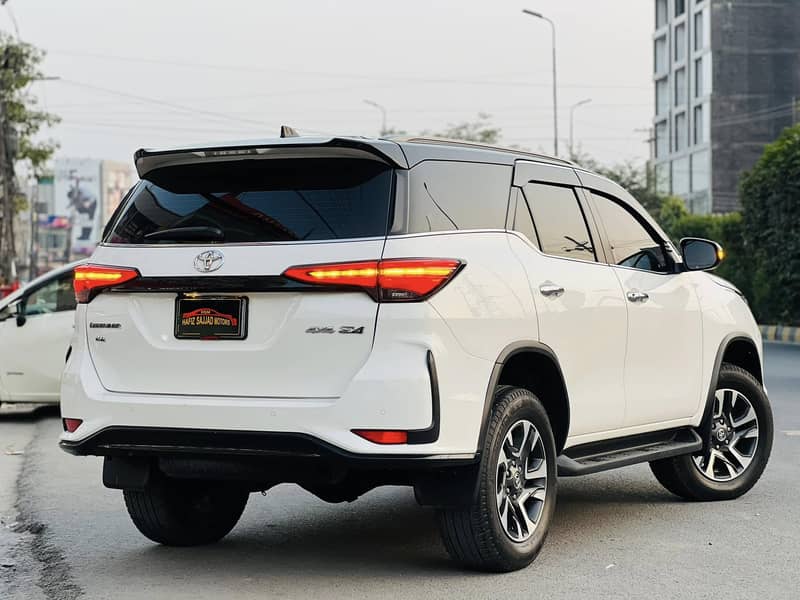 Toyota Fortuner Legender 2022 10