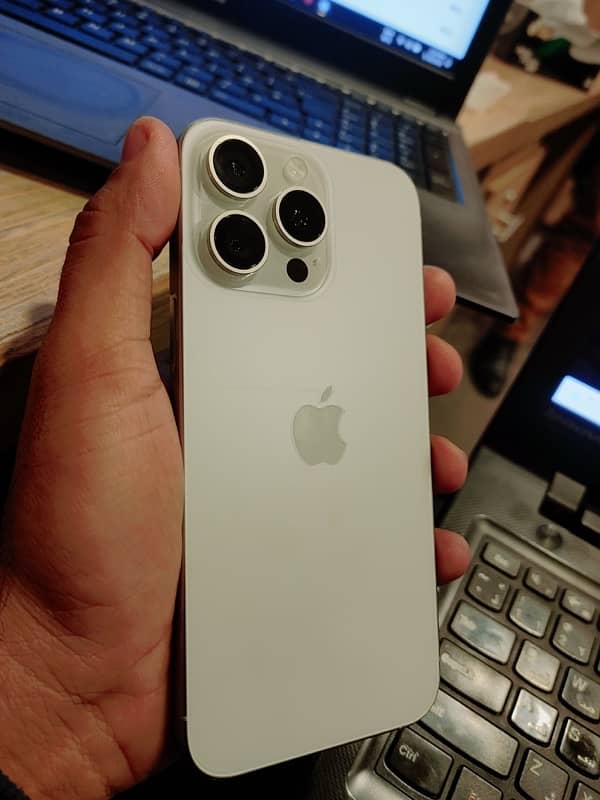 iphone 15 Pro Max White 5