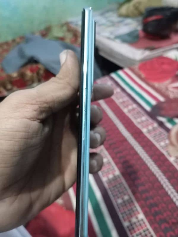 VIVO V30 4