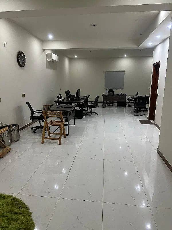 950sqft hall available in Johar town 5