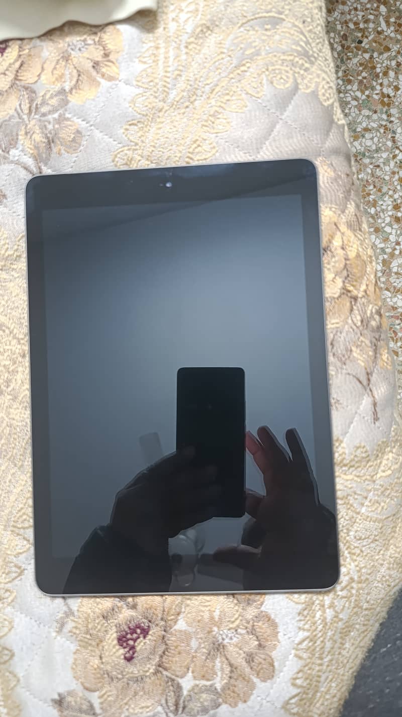 IPad 6th Gen. 128GB almost new 5