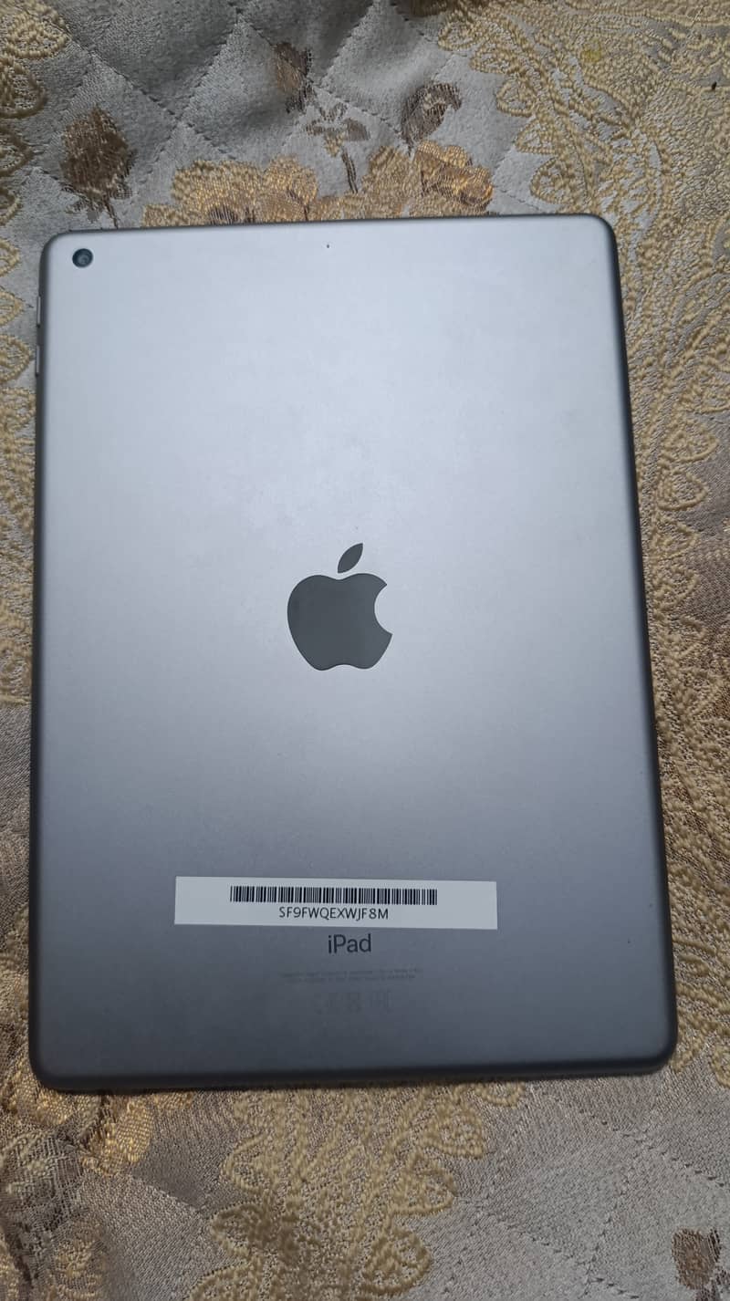 IPad 6th Gen. 128GB almost new 6