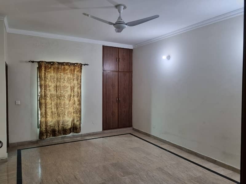 8 Marla VIP Upper Portion For Rent In Johar Town Phase To Block R And Emporium Mall 0