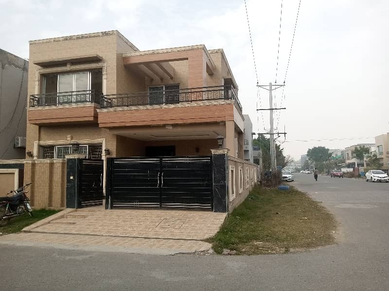 10 MARLA CORNER HOUSE FOR RENT 0