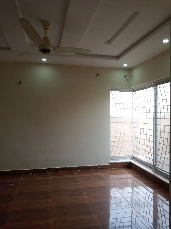 10 MARLA CORNER HOUSE FOR RENT 16