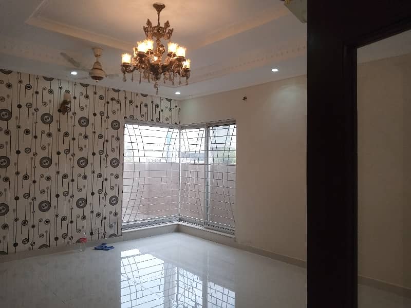 10 MARLA CORNER HOUSE FOR RENT 23