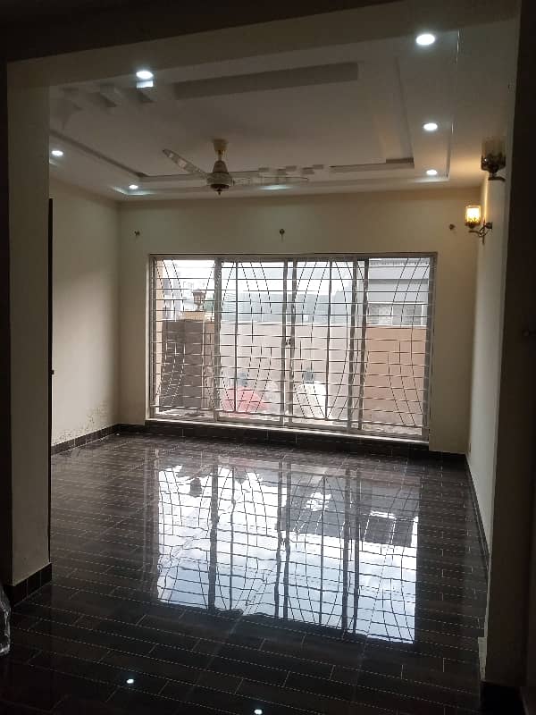 10 MARLA CORNER HOUSE FOR RENT 26