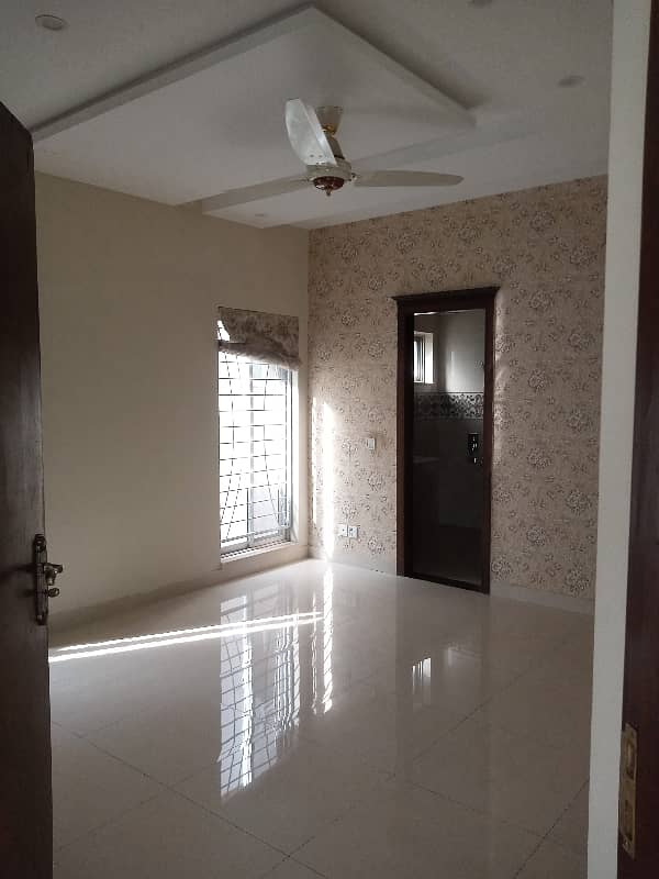 10 MARLA CORNER HOUSE FOR RENT 31