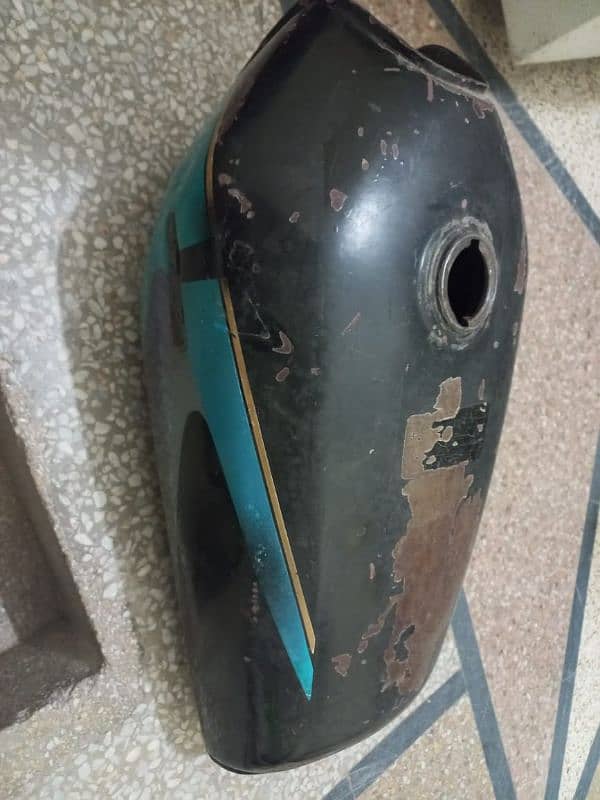 Honda 125 genion fuel tank 1