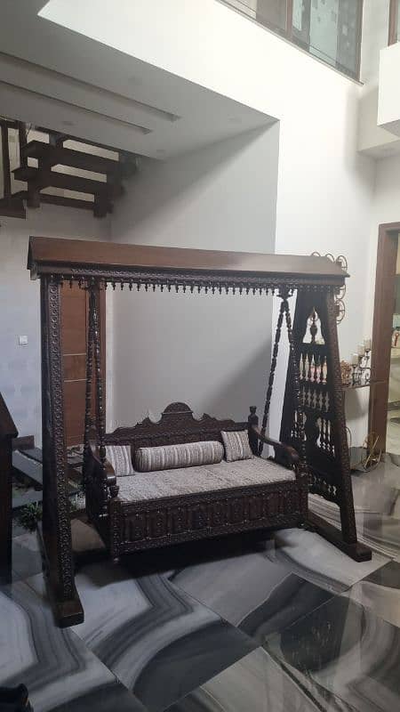 Solid Wood Sheesham Jhoola Big Size Chiniot 1