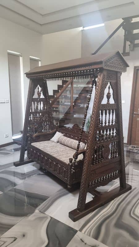 Solid Wood Sheesham Jhoola Big Size Chiniot 2