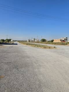 I-16/2 Next to corner, Level and Main Double road plot for sale