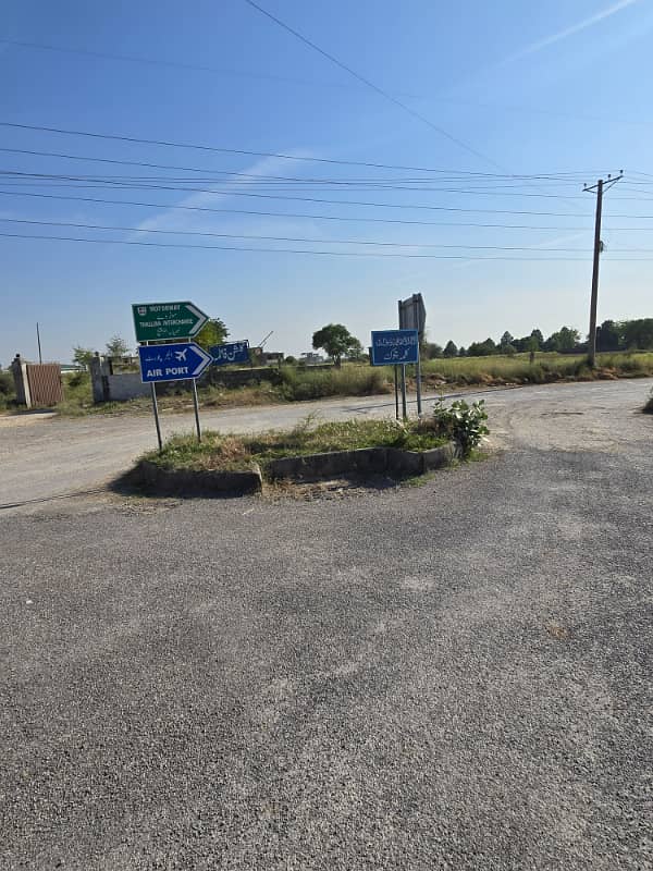 I-16/2 Next to corner, Level and Main Double road plot for sale 8