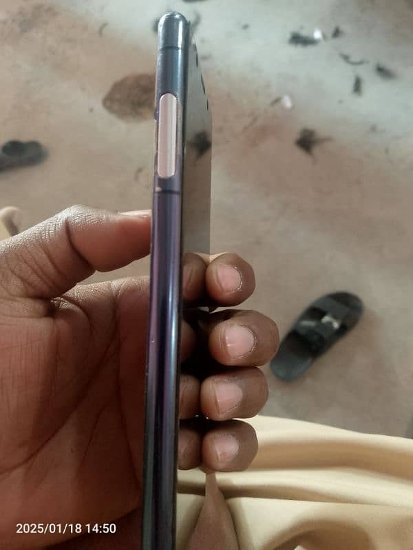 Original Sony Xperia 5 available in good condition 3