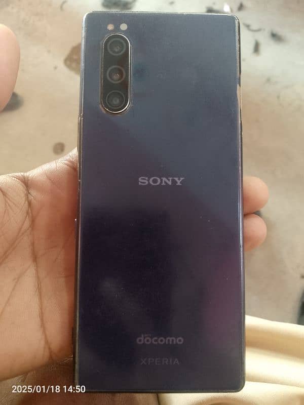 Original Sony Xperia 5 available in good condition 4