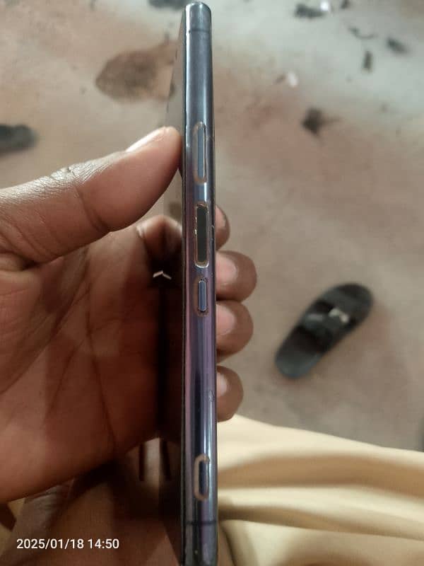 Original Sony Xperia 5 available in good condition 7