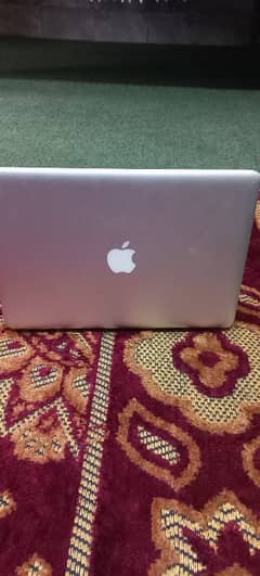 Apple macbook i7