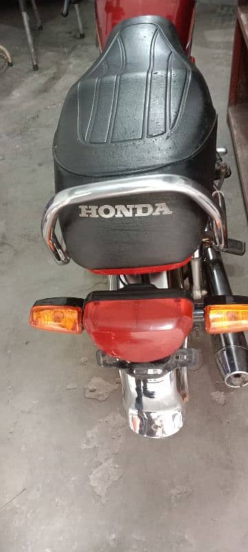 Honda CD70 for sale WhatsApp 0/3/3/1/2/2/8/4/4/7/0 7