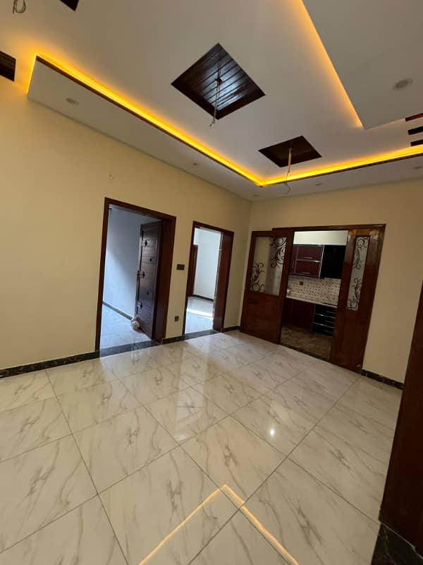 5 MARLA HOUSE FOR SALE IN EDEN BOULEVARD SOCIETY MAIN COLLEGE ROAD LHR 16