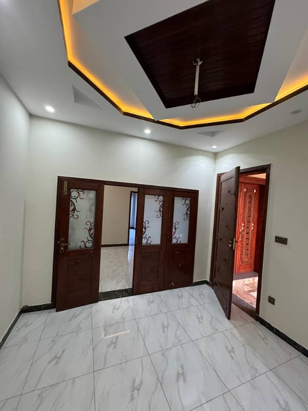 5 MARLA HOUSE FOR SALE IN EDEN BOULEVARD SOCIETY MAIN COLLEGE ROAD LHR 17