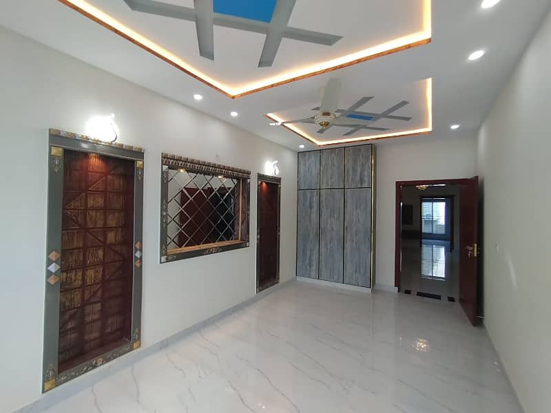 8 MARLA HOUSE FOR SALE IN MILITARY ACCOUNTS MAIN COLLEGE ROAD LHR 3