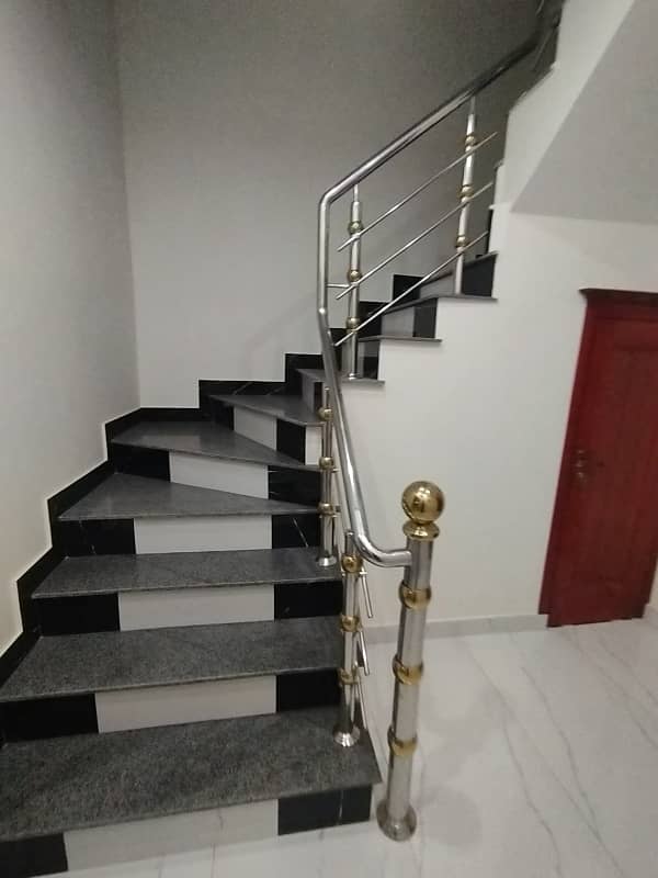 8 MARLA HOUSE FOR SALE IN MILITARY ACCOUNTS MAIN COLLEGE ROAD LHR 4