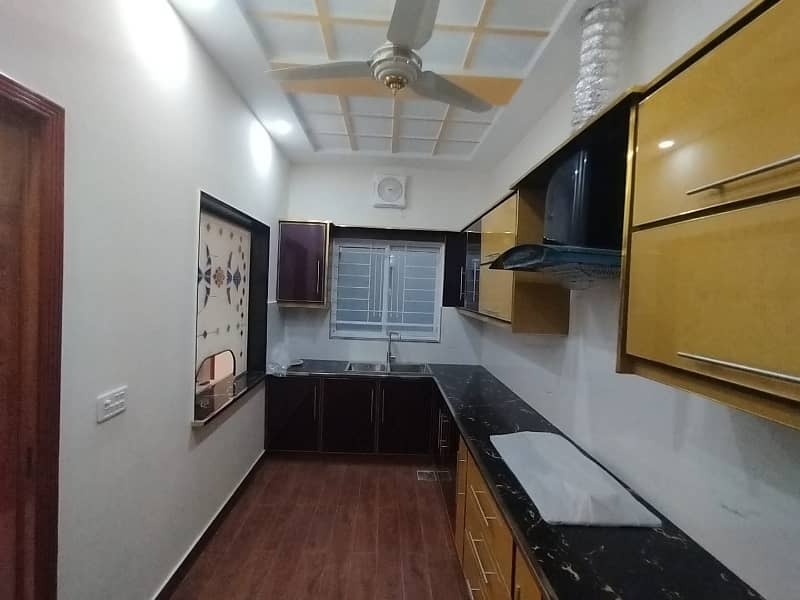 8 MARLA HOUSE FOR SALE IN MILITARY ACCOUNTS MAIN COLLEGE ROAD LHR 6