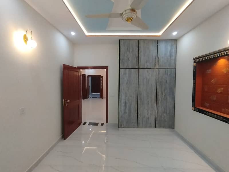 8 MARLA HOUSE FOR SALE IN MILITARY ACCOUNTS MAIN COLLEGE ROAD LHR 9