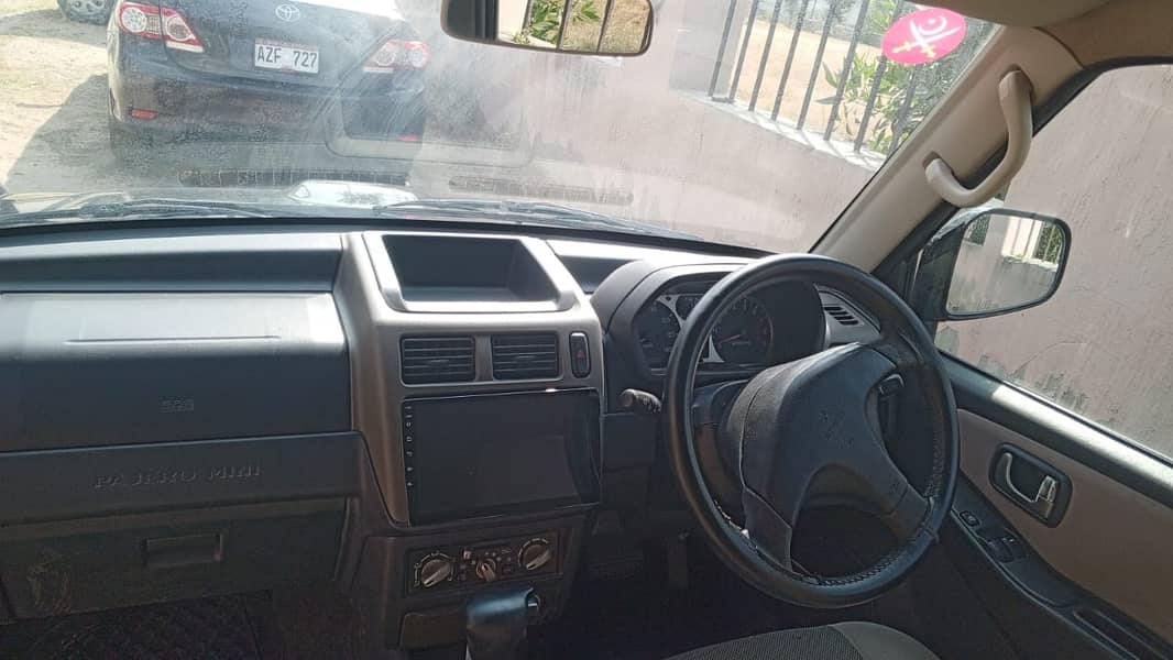 Mitsubishi Pajero Mini 2012 4