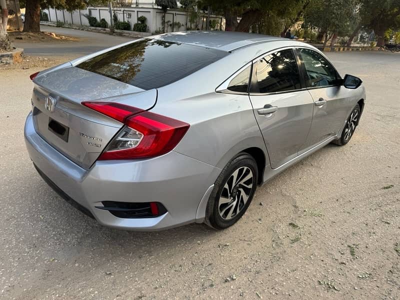 Honda Civic Oriel 2018 4