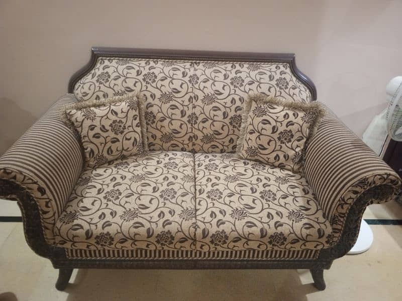 Classic Wooden 7 seater sofa set 10/10 0