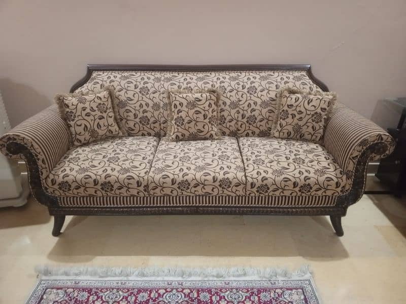 Classic Wooden 7 seater sofa set 10/10 2