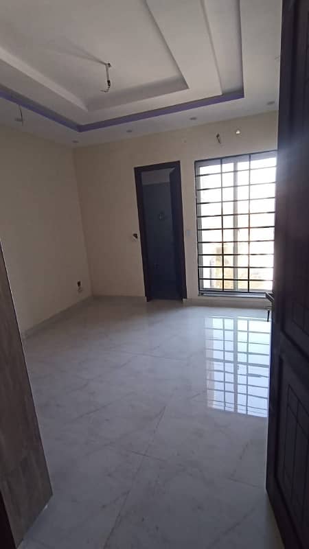 brand new 1st entry 5 marla House Available for sale in Airline housing society near shokat khanum 12