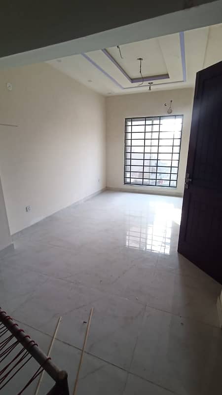 brand new 1st entry 5 marla House Available for sale in Airline housing society near shokat khanum 35