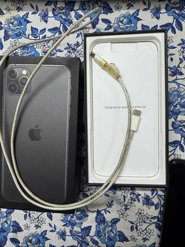 iphone11 pro max 10/10 condition 1