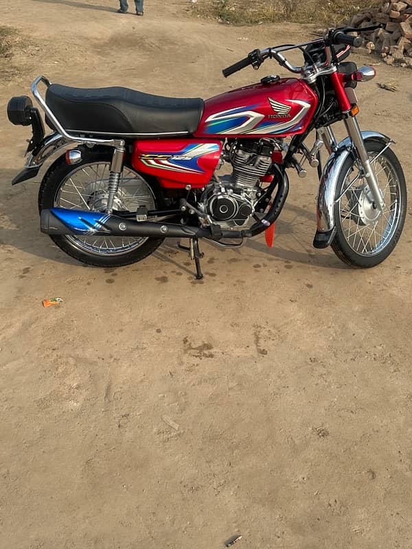 honda 125 2022 model only 3000km driven brand new every thing 1