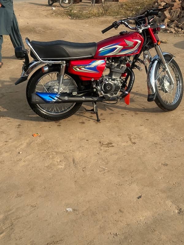 honda 125 2022 model only 3000km driven brand new every thing 3