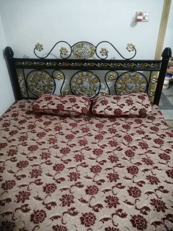 king size  iron  bed 2